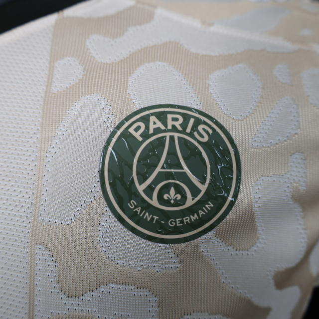 Camisa Paris Saint-Germain IV 23/24 - Jogador Jordan Masculina - Bege