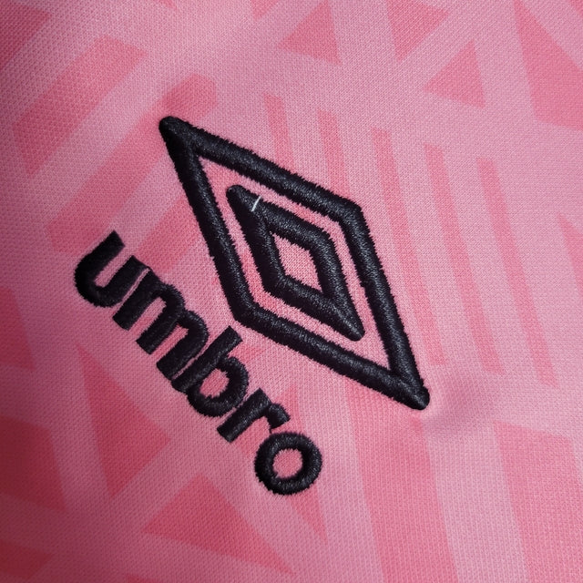 Camisa Grêmio Edição especial 22/23 - Torcedor Umbro Feminina - Rosa com detalhes em azul e preto