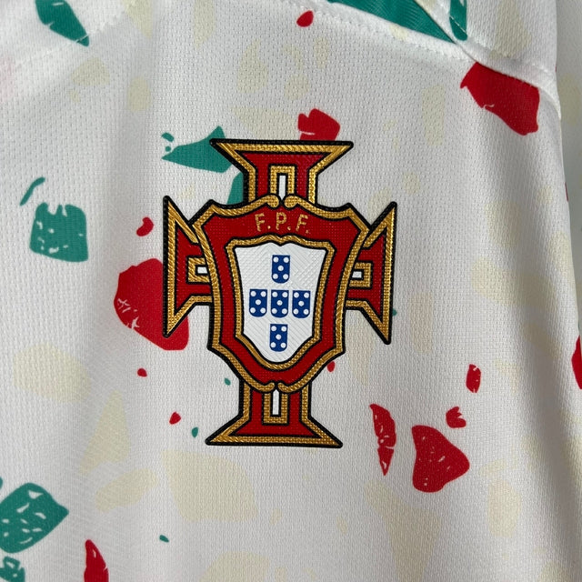 Camisa Seleção de Portugal Edição especial 23/24 - Torcedor Nike Masculina - Branca com detalhes em vermelho e verde