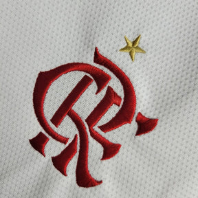 Kit Infatil Flamengo II 22/23 Adidas - Branco com detalhes em vermelho