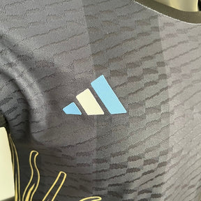 Camisa Seleção da Argentina Edição Especial 23/24 - Jogador Adidas Masculina - Preta com detalhes em azul e branco e dourado