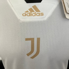 Camisa Juventus Coleção Especial 23/24 - Jogador Adidas Masculina - Branca com detalhes em bege e preto