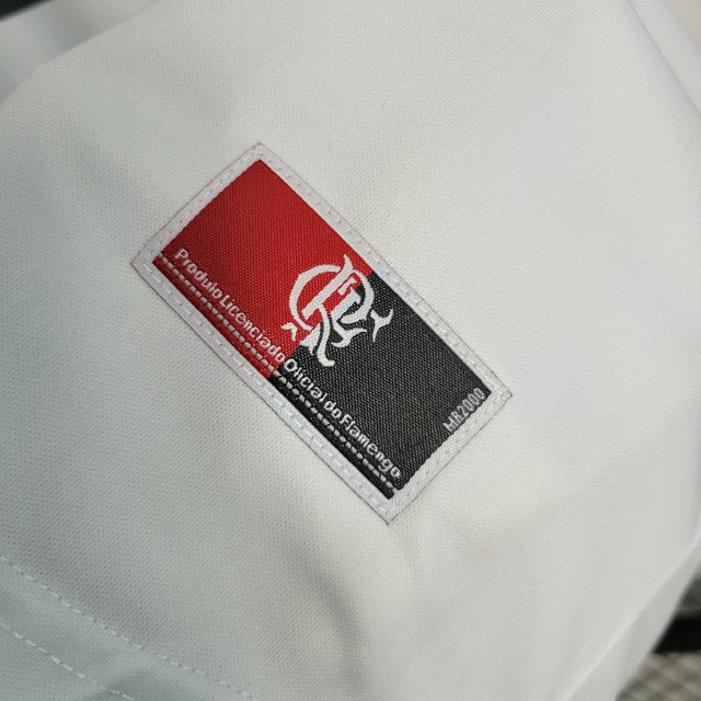 Camisa Flamengo II Retrô 2001 Torcedor Masculina - Branca com detalhes em vermelho e preto