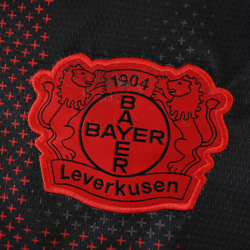 Camisa Bayer Leverkusen Home 2025/2026 New Balance Preta e Vermelha Torcedor Masculina