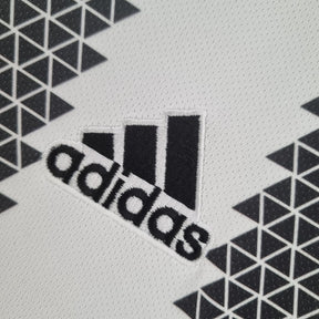 Camisa Juventus I 22/23 - Torcedor Adidas Masculina - Branca e preta