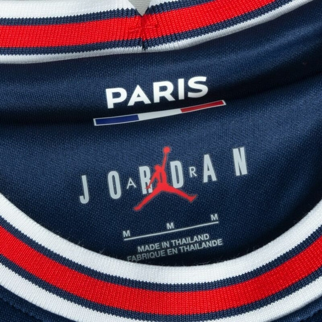 Camisa Paris Saint-Germain I 21/22 - Torcedor Nike Masculina - Azul com detalhes em vermelho e branco