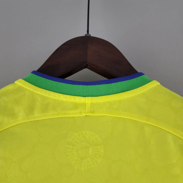 Camisa Seleção Brasileira I 2022 - Torcedor Nike Feminina - Amarela com detalhes em verde