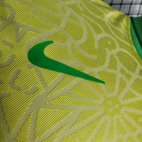 Camisa Seleção Brasileira I 23/24 - Jogador Nike Masculina - Amarela com detalhes em verde e azul