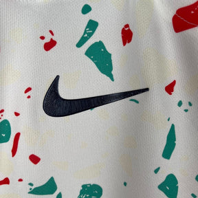 Camisa Seleção de Portugal Edição especial 23/24 - Torcedor Nike Masculina - Branca com detalhes em vermelho e verde