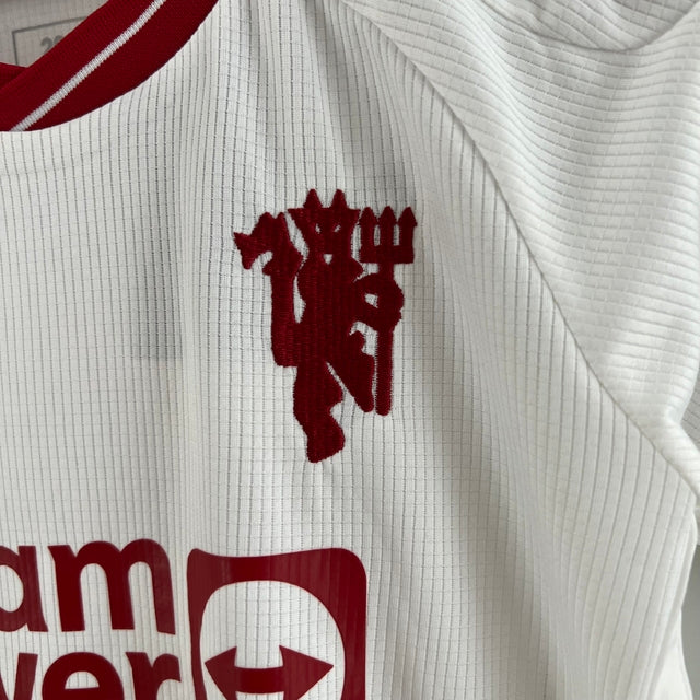 Kit Infantil Manchester United III 23/24 Adidas - Branco com detalhes em vermelho