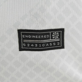 Camisa Seleção do Brasil Edição Especial 22/23 - Torcedor Nike Feminina - Branca com detalhes em azul