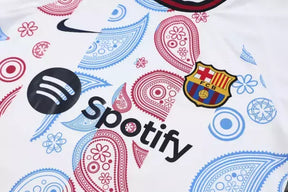 Kit Treino adulto - Camisa e Shorts - Barcelona Nike 24/25 - Branco e azul com detalhes em vermelho