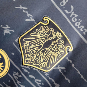 Camisa Frankfurt Edição especial Aniversário de 125 anos 24/25 - Torcedor Nike Masculina - Preta com detalhes em dourado e cinza