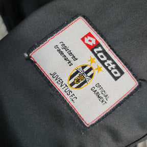 Camisa Retrô Juventus II 2001/2002 - Lotto Masculina - Preta
