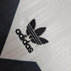 Kit Infantil Retrô Seleção da Alemanha 1992 - Adidas - Branco com detalhes em preto e vermelho e amarelo
