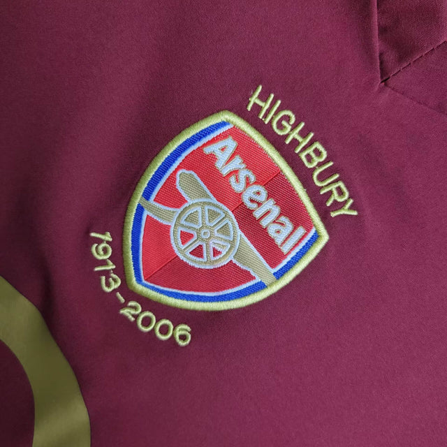 Kit Infantil Retrô Arsenal I 2005/2006 - Nike - Vinho com detalhes em amarelo
