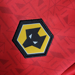 Kit Infantil Wolves II 23/24 - Castore - Vermelho com detalhes em preto e amarelo