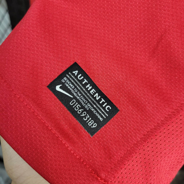 Camisa Retrô Seleção de Portugal I 2010 - Nike Masculina - Vermelha com detalhes em verde