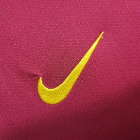 Camisa Retrô Seleção de Portugal I 2006 - Nike Masculina - Vermelha com detalhes em amarelo e verde