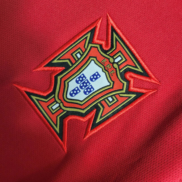 Camisa Retrô Seleção de Portugal I 2016/2017 manga longa - Nike Masculina - Vermelha com detalhes em verde
