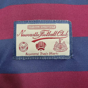 Camisa Retrô Newcastle 1995/1996 manga longa - Adidas Masculina - Vinho com listras em azul e detalhes em branco