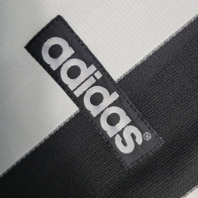 Camisa Retrô Newcastle 1997/1999 manga longa - Masculina Adidas - Branca com listras pretas e detalhes em azul