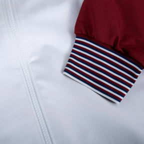 Jaqueta Corta-Vento Seleção Inglaterra I 24/25 - Masculina Nike - Branca com detalhes em azul e vermelho