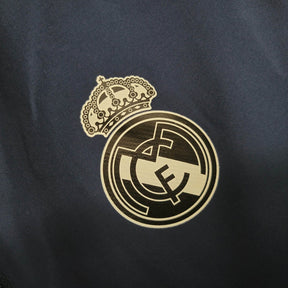 Jaqueta Corta-Vento Real Madrid 23/24 - Masculina Adidas - Azul com detalhes em amarelo