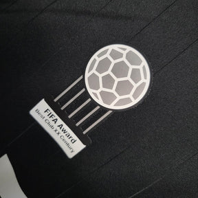 Camisa Retrô Real Madrid 06/07 - Masculina Adidas - Preta com detalhes em branco