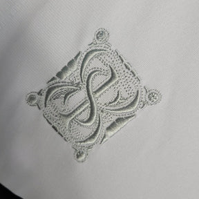 Camisa Retrô Real Madrid I 09/10 - Masculina Adidas - Branca com detalhes em preto e amarelo