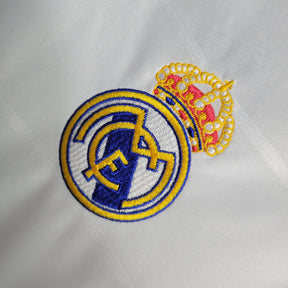 Camisa Retrô Real Madrid I 13/14 - Masculina Adidas - Branca com detalhes em laranja e cinza