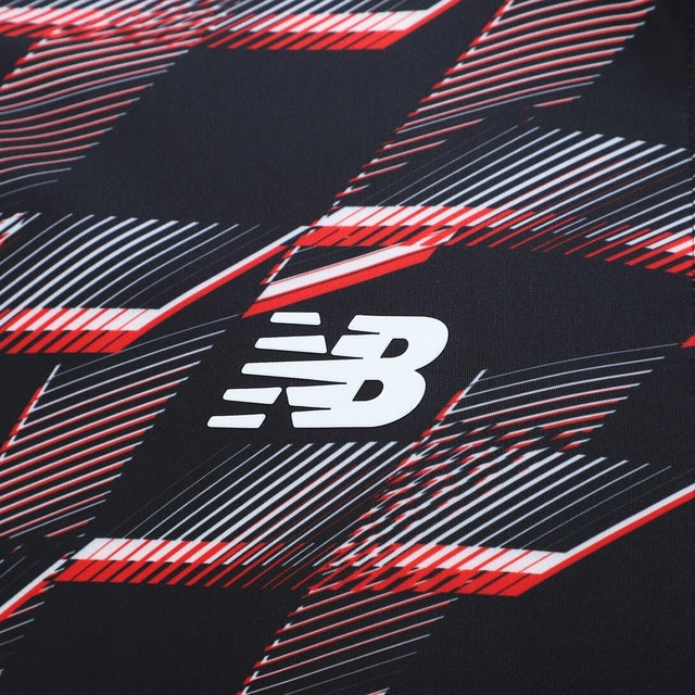 Jaqueta Corta-Vento São Paulo 24/25 - Masculina New Balance - Preta com detalhes em vermelho