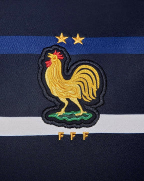 Camisa Seleção França Pré-jogo I 24/25 - Torcedor Nike Masculina - Azul com detalhes coloridos