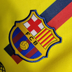 Camisa Retrô Barcelona II 08/09 - Masculina Nike - Amarela com detalhes em azul e vermelho