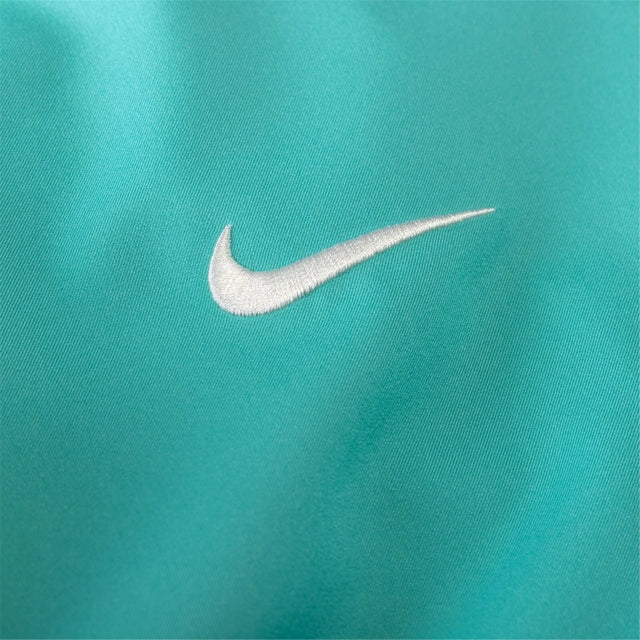 Jaqueta Corta-Vento Liverpool II 24/25 - Masculina Nike - Verde com detalhes em cinza