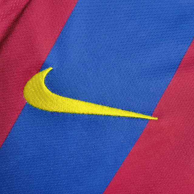 Camisa Retrô Barcelona I 2006 - Masculina Nike - Vermelha e azul com detalhes em amarelo