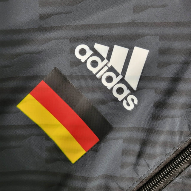 Jaqueta Corta-Vento Seleção da Alemanha 23/24 - Masculina Adidas - Preta com detalhes em vermelho e branco
