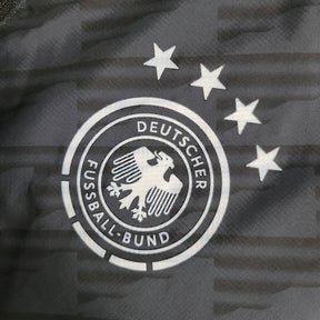 Jaqueta Corta-Vento Seleção da Alemanha 23/24 - Masculina Adidas - Preta com detalhes em vermelho e branco