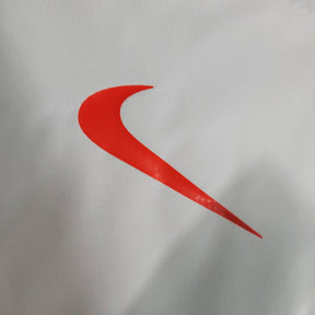 Jaqueta Corta-Vento Barcelona 23/24 - Branca com detalhes em vermelho e azul