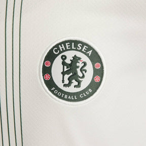 Camisa Chelsea II 25/26 - Torcedor Nike Feminina - Branca com detalhes em verde e vermelho