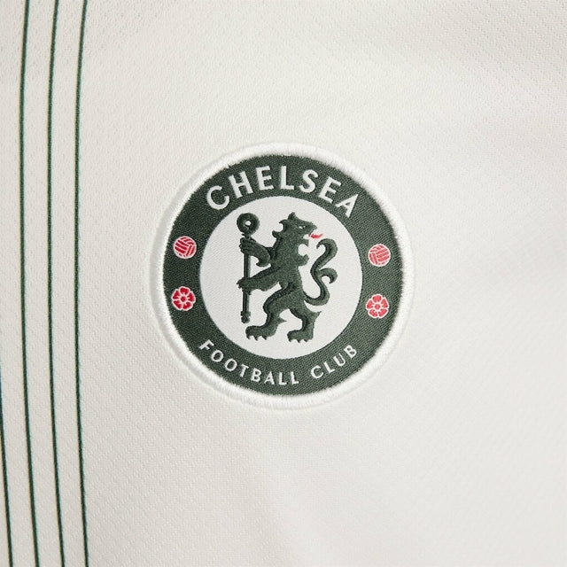 Camisa Chelsea II 25/26 - Torcedor Nike Feminina - Branca com detalhes em verde e vermelho