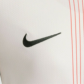 Camisa Chelsea II 25/26 - Torcedor Nike Feminina - Branca com detalhes em verde e vermelho