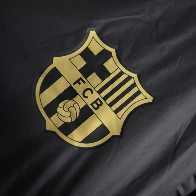 Jaqueta Corta-Vento Barcelona 23/24 - Preta com detalhes em dourado