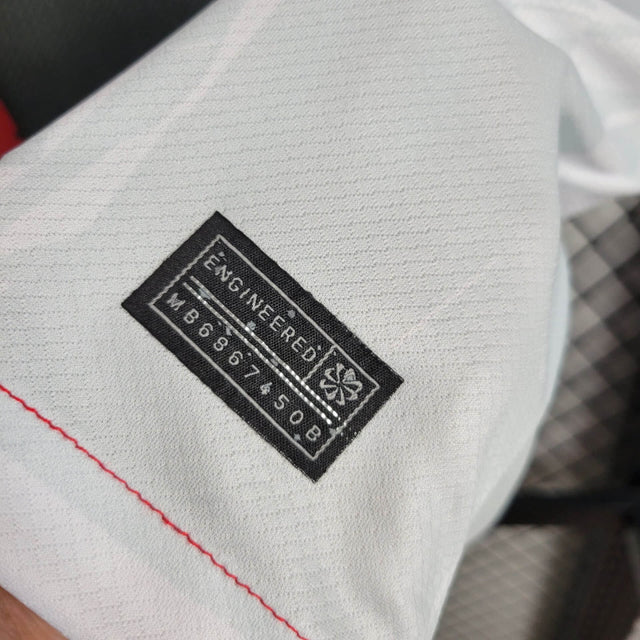 Camisa Liverpool Edição especial 24/25 - Torcedor Nike Masculina - Branca com detalhes em preto e vermelho