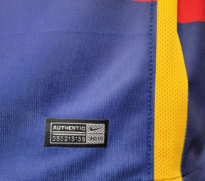 Camisa Retrô Barcelona I 2015/16 - Masculina Nike - Azul com listras em vermelho e detalhes em amarelo