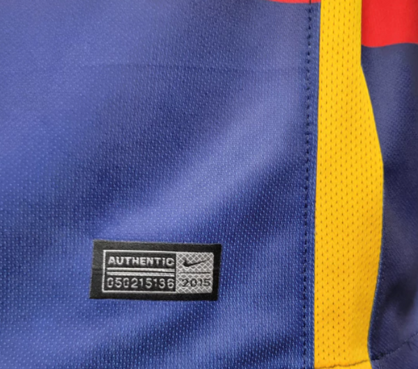 Camisa Retrô Barcelona I 2015/16 - Masculina Nike - Azul com listras em vermelho e detalhes em amarelo