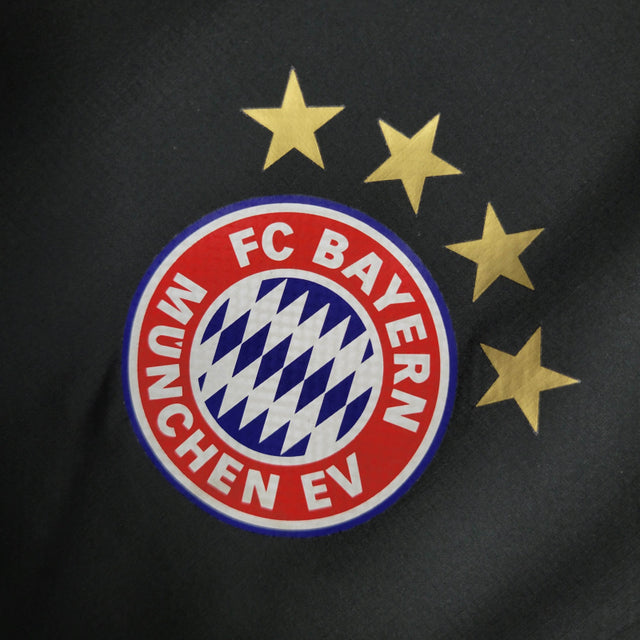 Jaqueta Corta-Vento Bayern de Munique 23/24 - Masculina Adidas - Preta com detalhes em azul