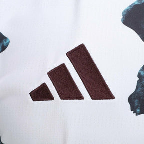 Camisa Bayern de Munique Pré-jogo 25/26 - Torcedor Adidas Masculina - Branca com detalhes em vermelho e verde e preto