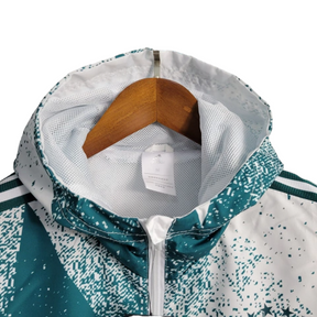 Jaqueta Corta-Vento Bayern de Munique 23/24 - Masculina Adidas - Branca com detalhes em verde