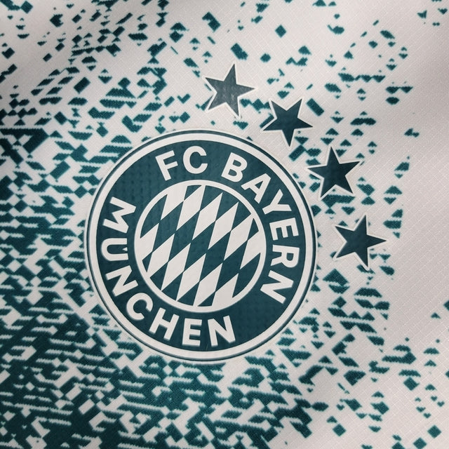 Jaqueta Corta-Vento Bayern de Munique 23/24 - Masculina Adidas - Branca com detalhes em verde